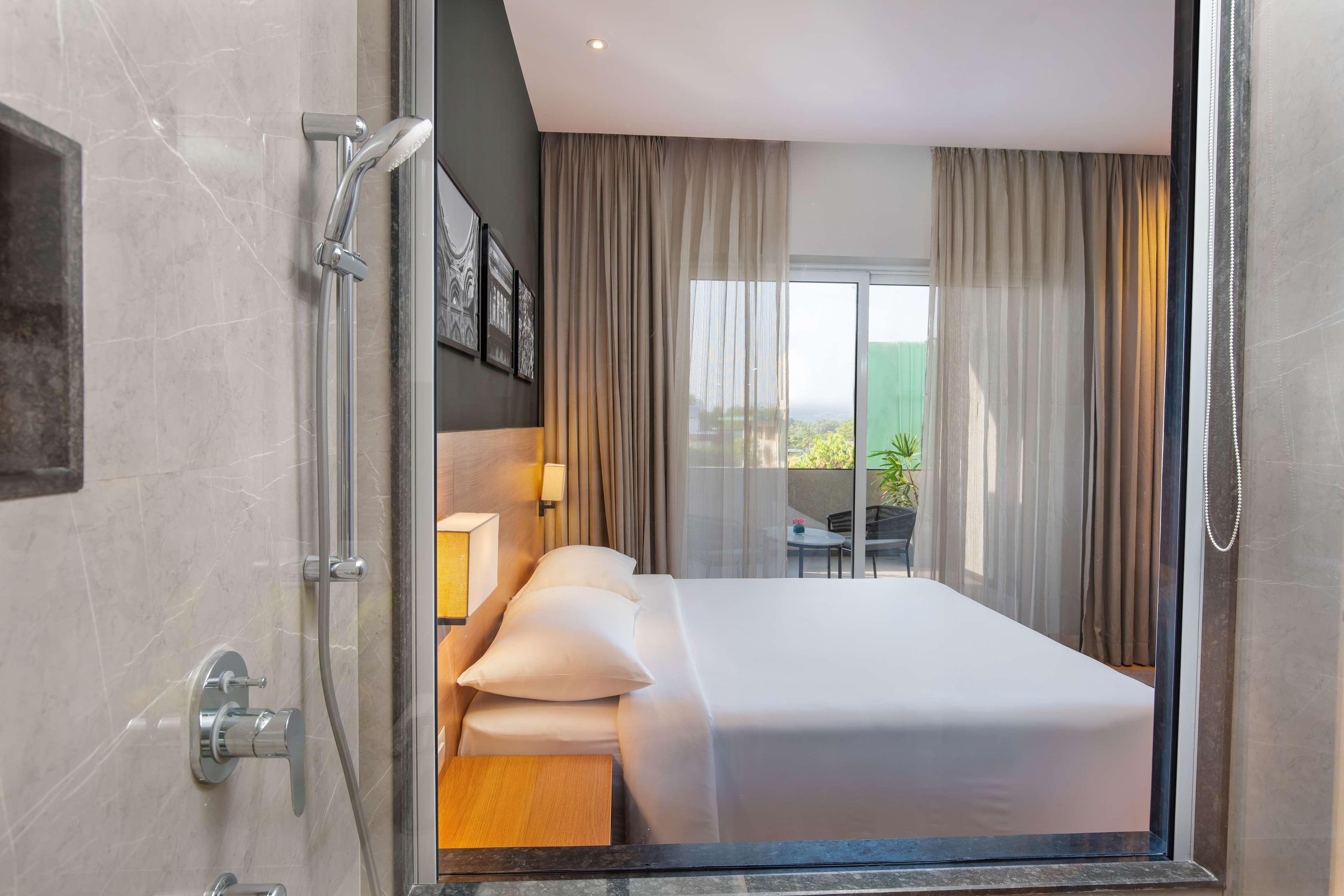 Park Inn By Radisson Gwalior Exterior foto