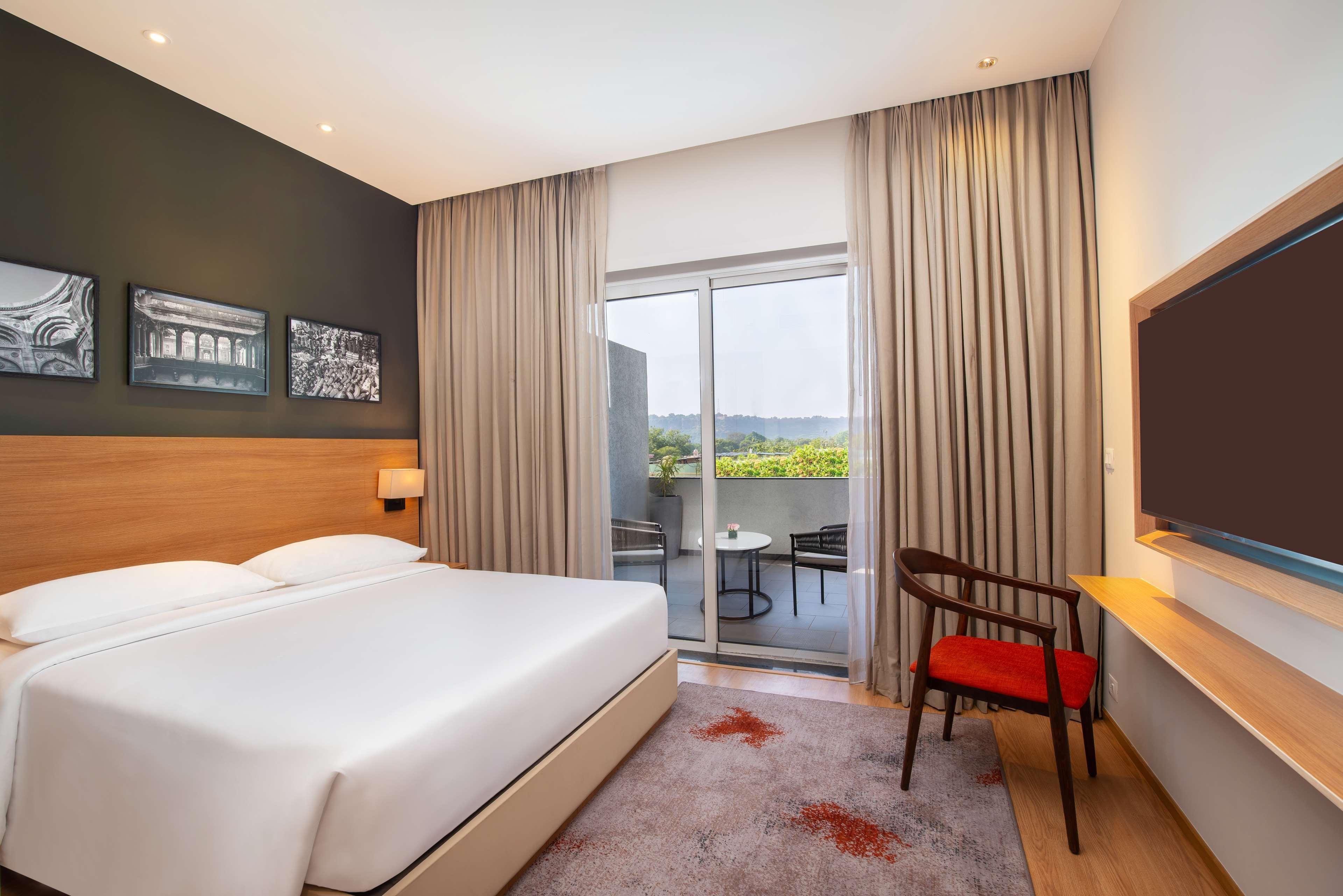 Park Inn By Radisson Gwalior Exterior foto